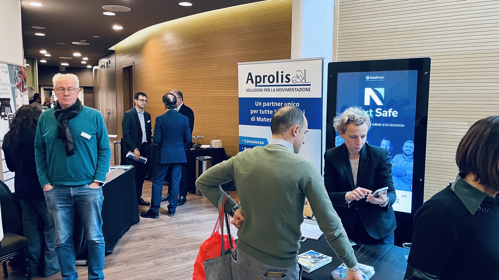 L'area espositiva con gli stand dei partner