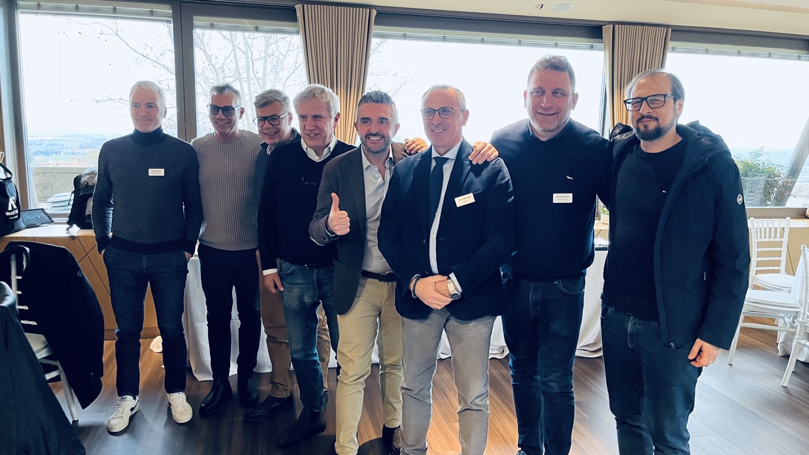 Relatori e partner posano insieme a fine giornata